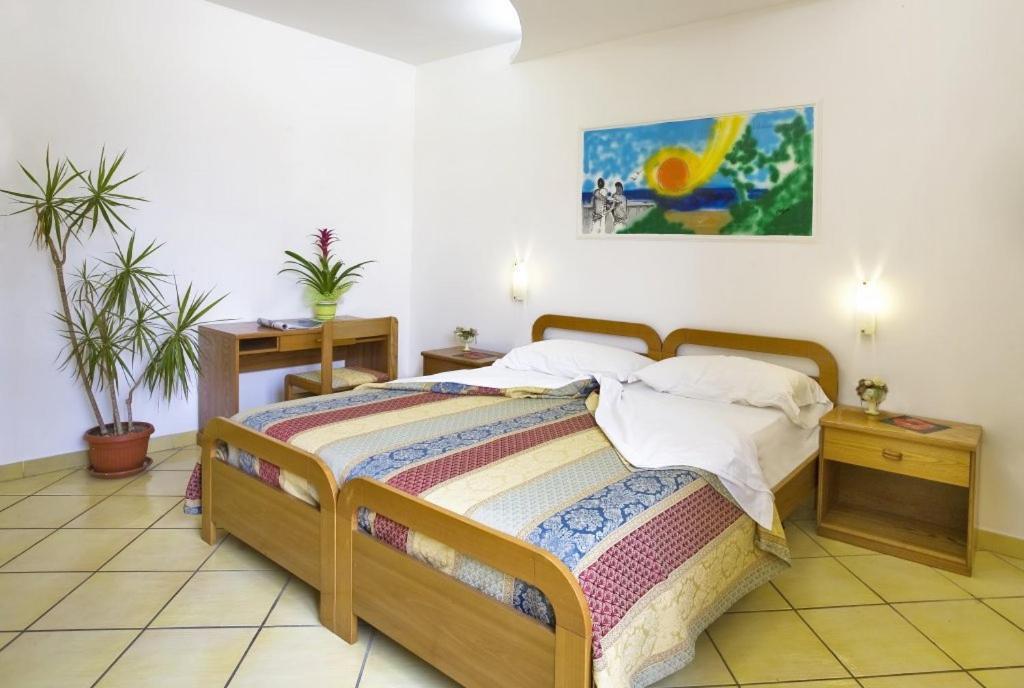 Forio di Ischia Albergo Villa Hibiscus חדר תמונה